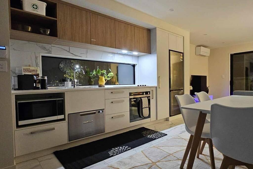 2-Bedroom Ensuite, Close To City, Comfortable, Accessible With Own Parking Christchurch Exterior foto